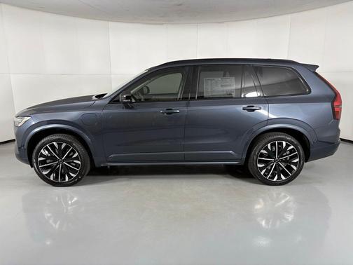 Denim Blue Metallic 2026 Volvo XC90 Plug-In Hybrid T8 Ultra Dark Theme 7-Seater
