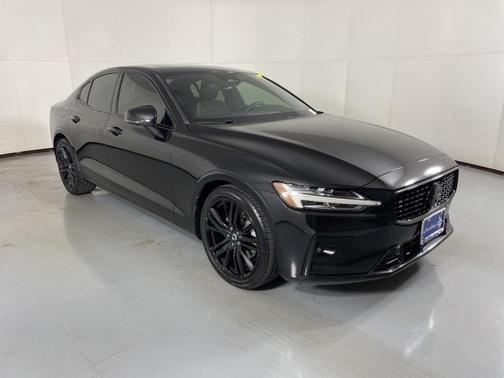 2024 Volvo S60 B5 Plus Black Edition