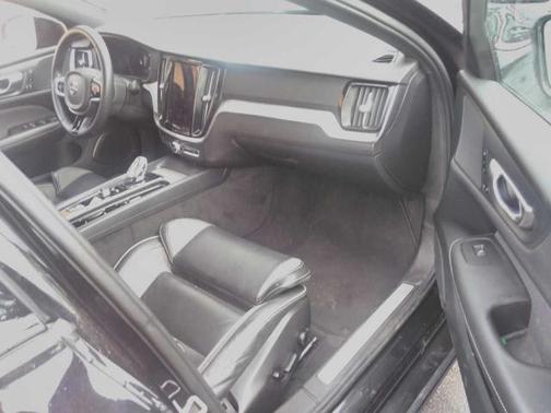 2024 Volvo S60 B5 Plus Black Edition