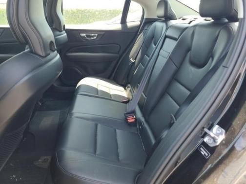 Photo 4 of 26 of 2019 Volvo S60 T5 Momentum