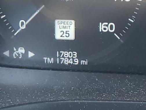 Photo 2 of 26 of 2019 Volvo S60 T5 Momentum