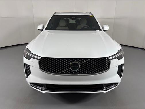 2026 Volvo XC90 B5 Core