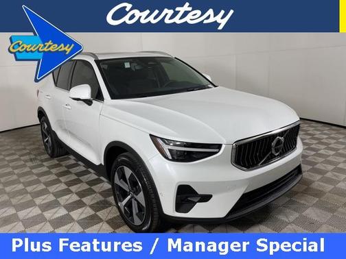 2025 Volvo XC40 B5 Plus Bright Theme