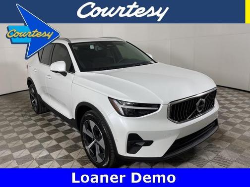 2025 Volvo XC40 B5 Plus Bright Theme