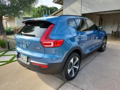 2023 Volvo XC40 B5 Plus Dark Theme