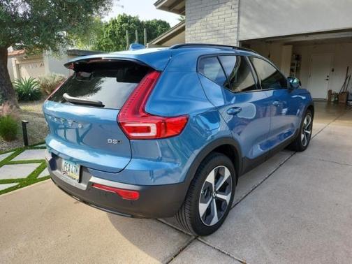 2023 Volvo XC40 B5 Plus Dark Theme