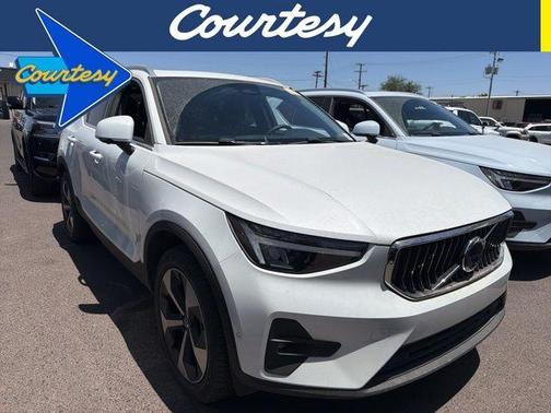 Crystal White Pearl 2025 Volvo XC40 B5 Plus Bright Theme