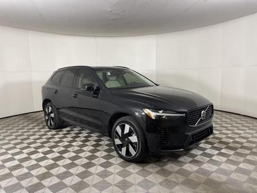 2025 Volvo XC60 Plug-In Hybrid T8 Plus
