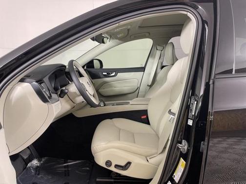 2025 Volvo XC60 Plug-In Hybrid T8 Plus