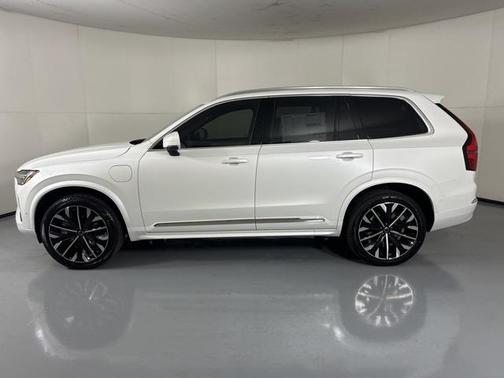2025 Volvo XC90 Plug-In Hybrid T8 Plus 6-Seater