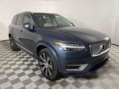 2025 Volvo XC90 Plug-In Hybrid T8 Core 7-Seater