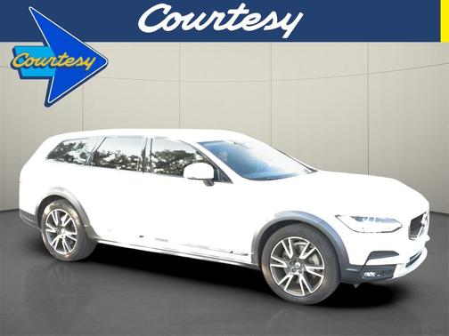 2018 Volvo V90 Cross Country T6