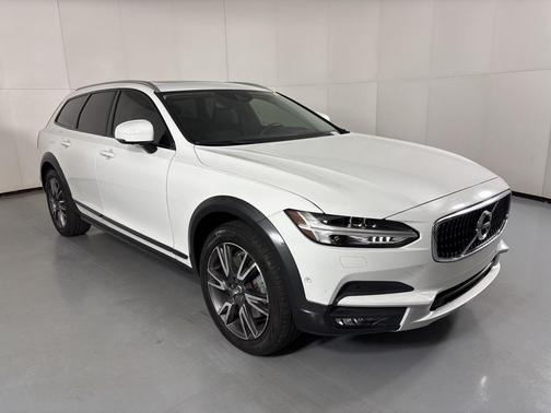 2018 Volvo V90 Cross Country T6