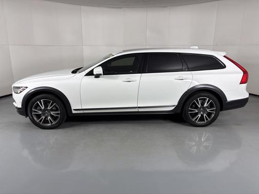 2018 Volvo V90 Cross Country T6