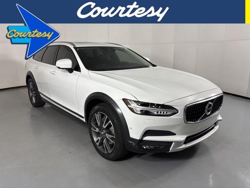2018 Volvo V90 Cross Country T6