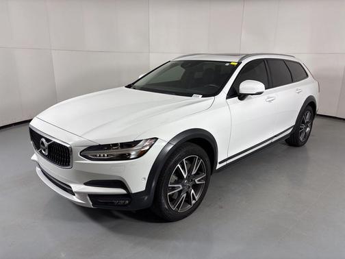 2018 Volvo V90 Cross Country T6