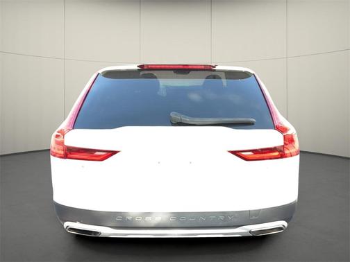 2018 Volvo V90 Cross Country T6