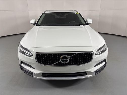 2018 Volvo V90 Cross Country T6