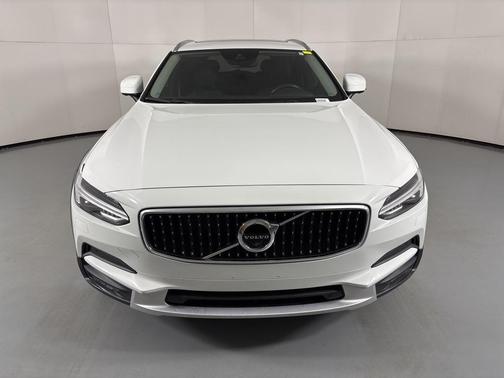 2018 Volvo V90 Cross Country T6