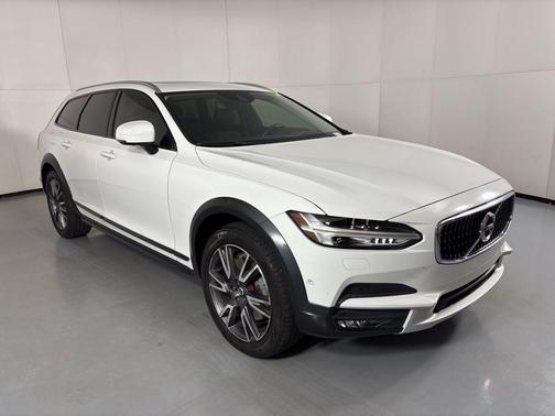 2018 Volvo V90 Cross Country T6