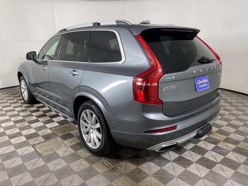 2016 Volvo XC90 T6 Momentum