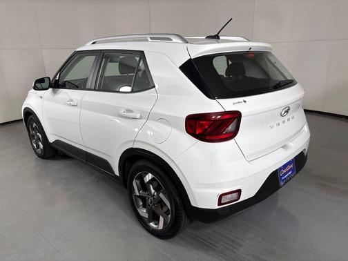 Lunar White 2025 Hyundai VENUE SEL
