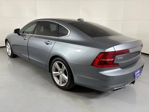 2018 Volvo S90 T5 Momentum