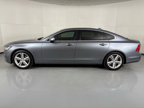 2018 Volvo S90 T5 Momentum