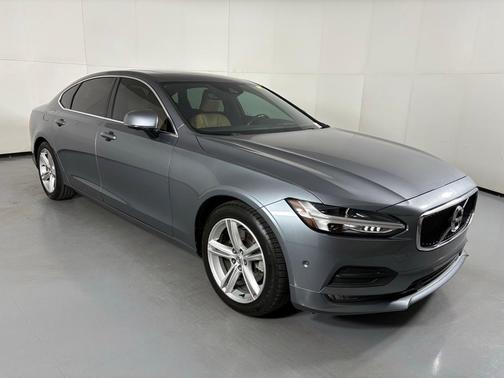2018 Volvo S90 T5 Momentum