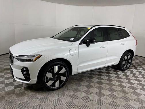 2024 Volvo XC60 Recharge Plug-In Hybrid T8 Plus Dark Theme