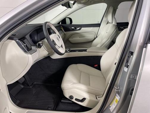 2025 Volvo XC60 Plug-In Hybrid T8 Plus