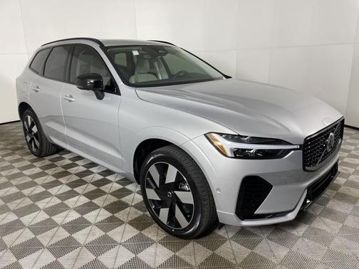 2025 Volvo XC60 Plug-In Hybrid T8 Plus
