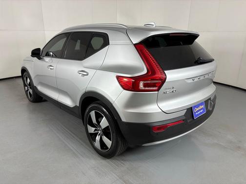 2019 Volvo XC40 MOMENTUM