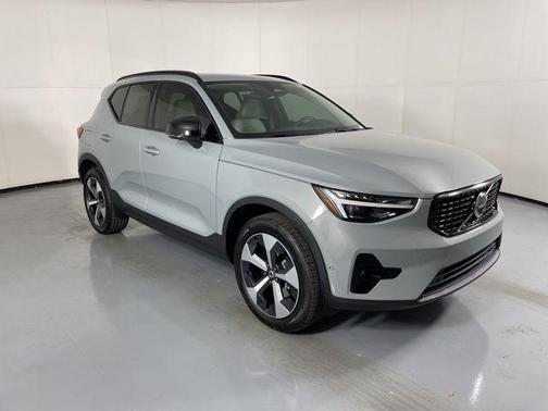 2026 Volvo XC40 B4 Plus