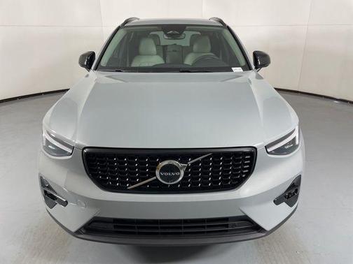 2026 Volvo XC40 B4 Plus