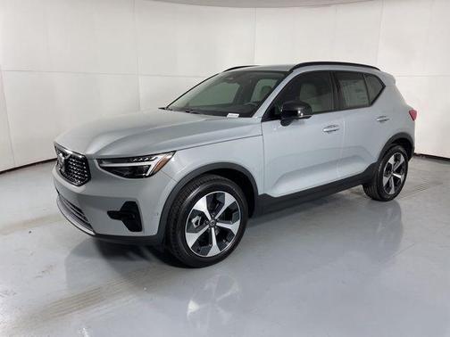 2026 Volvo XC40 B4 Plus