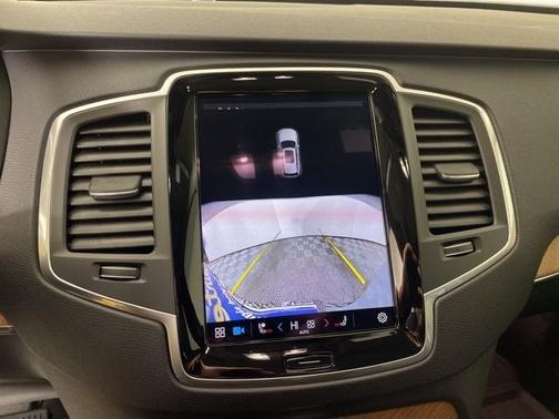 2025 Volvo XC90 B6 Core