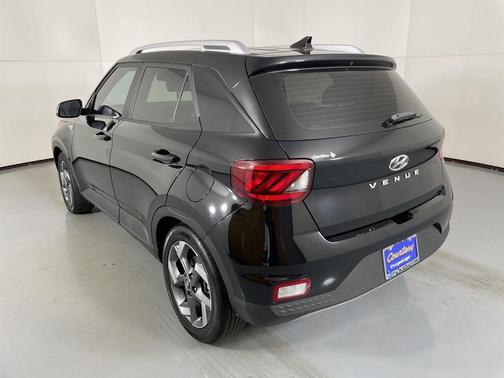 2022 Hyundai VENUE SEL