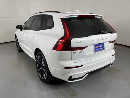 2026 Volvo XC60 Plug-In Hybrid T8 Plus