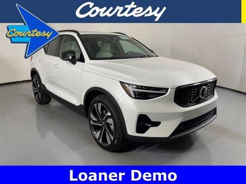 2026 Volvo XC40 B5 Ultra