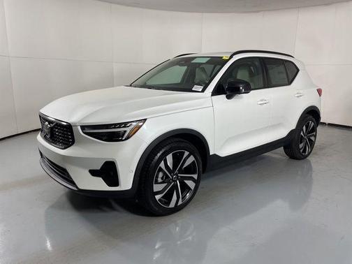 2026 Volvo XC40 B5 Ultra