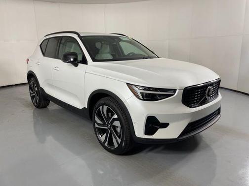 2026 Volvo XC40 B5 Ultra