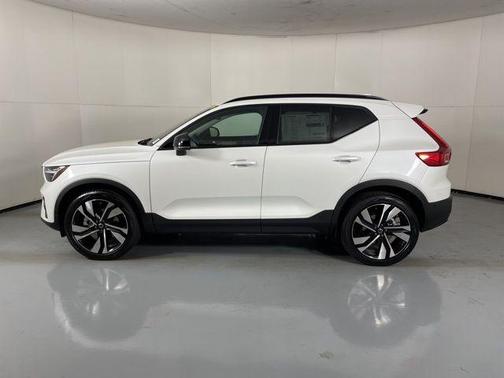 2026 Volvo XC40 B5 Ultra