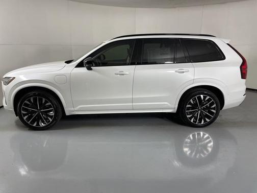 2026 Volvo XC90 Plug-In Hybrid T8 Ultra Dark Theme 7-Seater