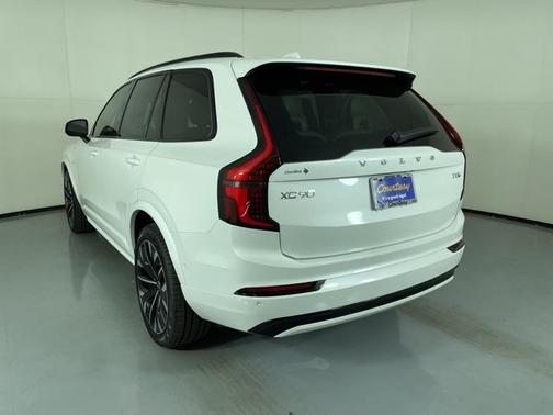 2026 Volvo XC90 Plug-In Hybrid T8 Ultra Dark Theme 7-Seater