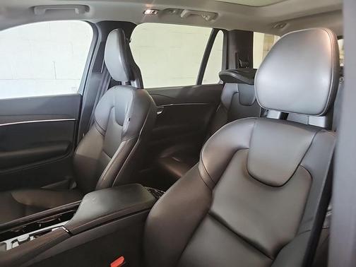 2020 Volvo XC90 T5 Momentum 7 Passenger