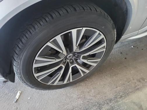 2020 Volvo XC90 T5 Momentum 7 Passenger