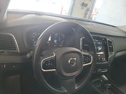 2020 Volvo XC90 T5 Momentum 7 Passenger