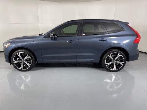 2022 Volvo XC60 Recharge Plug-In Hybrid T8 R-Design