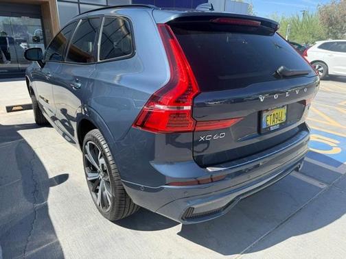 2022 Volvo XC60 Recharge Plug-In Hybrid T8 R-Design